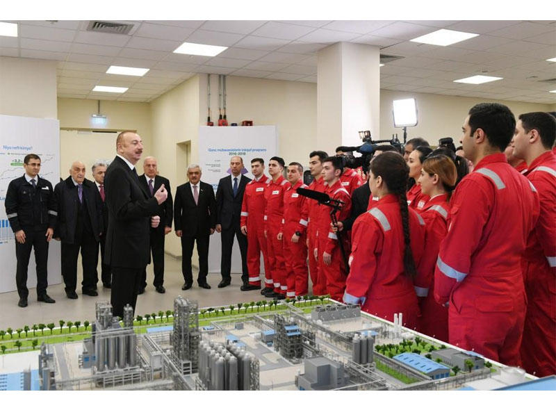 “Orta əməkhaqqı çox yüksəkdir, siz buna layiqsiniz” - Prezident