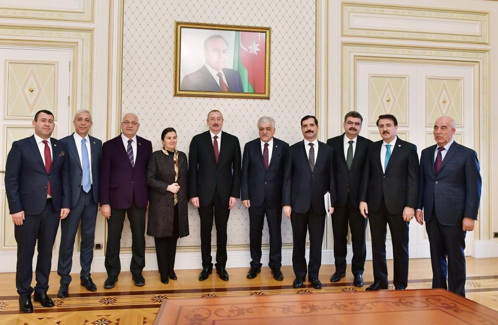 İlham Əliyev türkiyəli deputatlarla görüşdü - FOTO