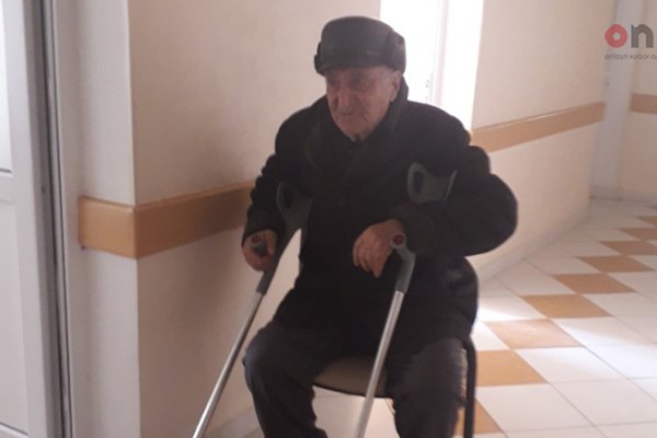Həkimlərdən narazı qalan 92 yaşlı kişi xəstəxanda DAVA SALDI