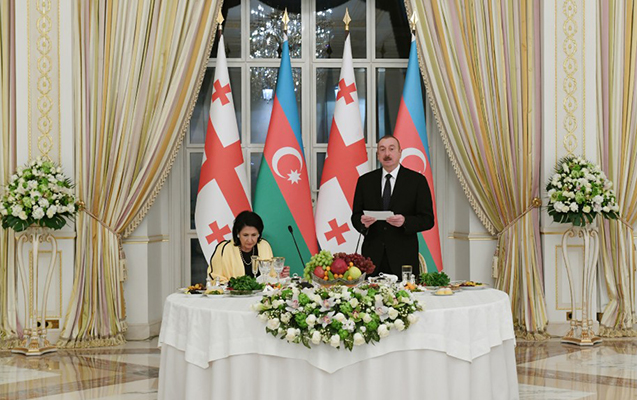 İlham Əliyev Zurabişvilinin şərəfinə ziyafət verdi - Foto