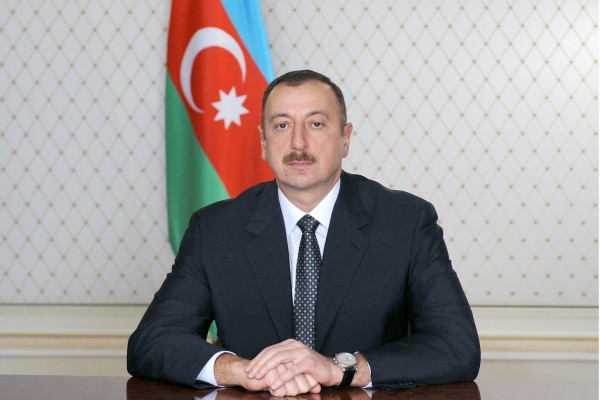 İlham Əliyev yeni səfirlərin etimadnamələrini qəbul edib