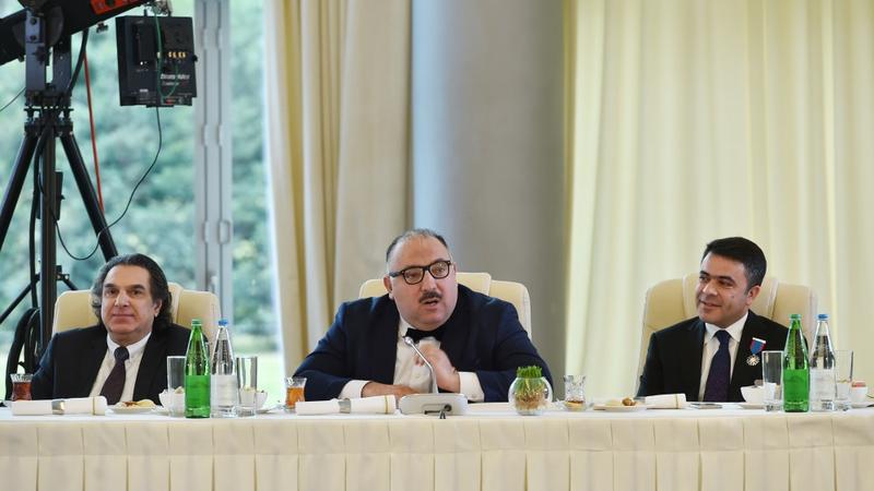 Mehriban Əliyeva Bəhram Bağırzadə ilə görüşdü - Tağıyevin heykəli üçün ərazi seçildi 