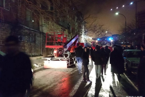 Yataqxanadakı yanğında xəsarət alan 5 nəfərin vəziyyəti ağırdır - Nazirlik