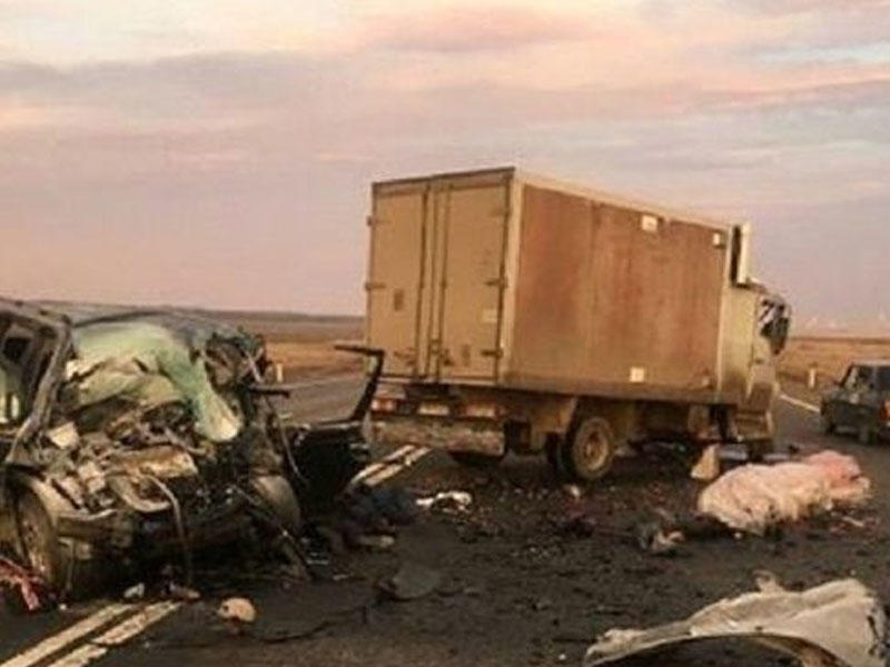 Azərbaycandan gedən mikroavtobus Stavropolda yük maşını ilə toqquşdu: 6 ölü, 5 yaralı