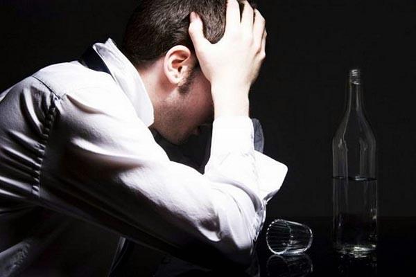 Spirtli içkidən asılı olan insanların SAYI 