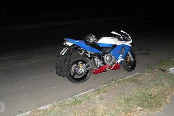 Salyanda motosiklet piyada qadınları vurdu