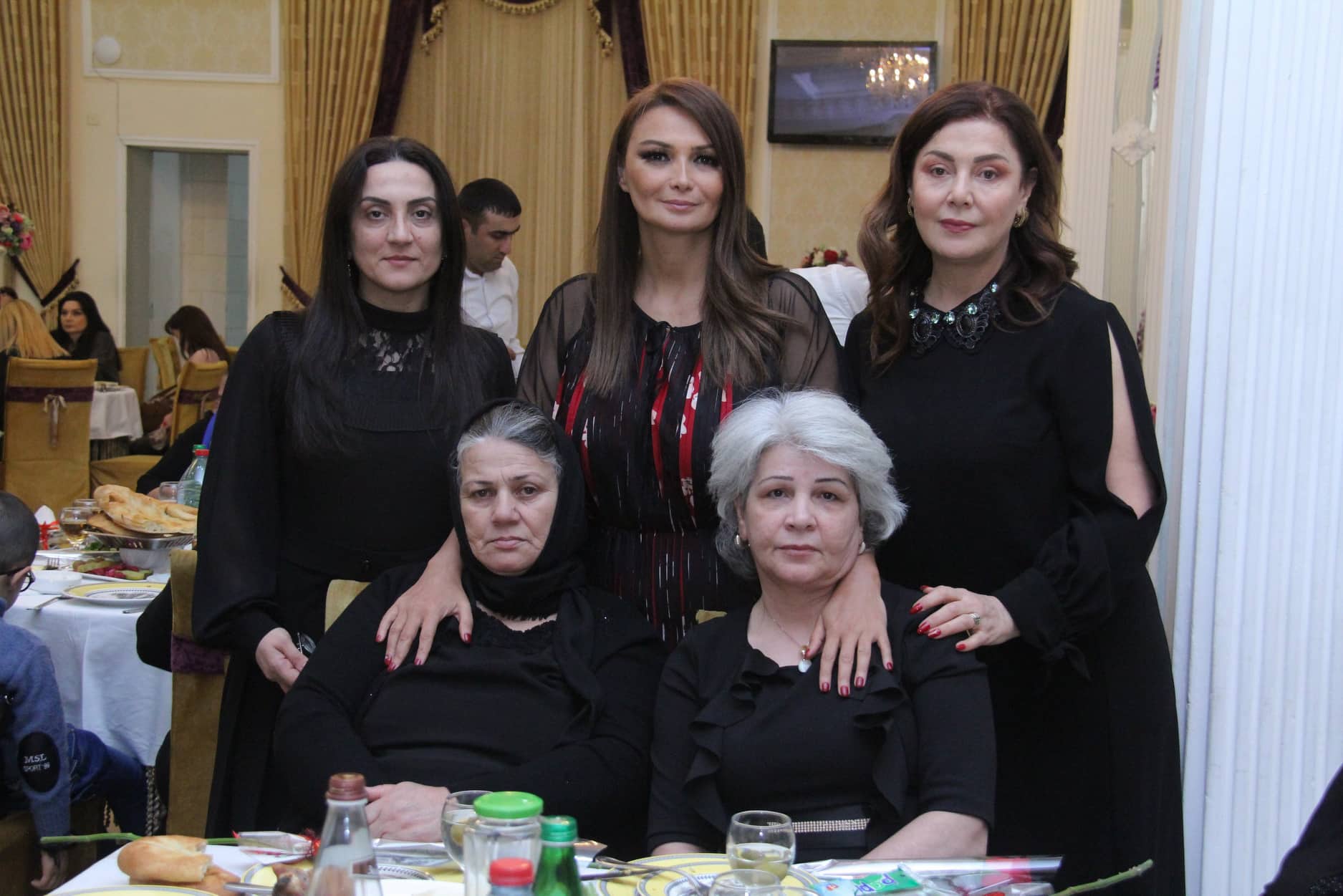 Qənirə Paşayeva şəhid anaları və şəhid xanımları ilə görüşdü