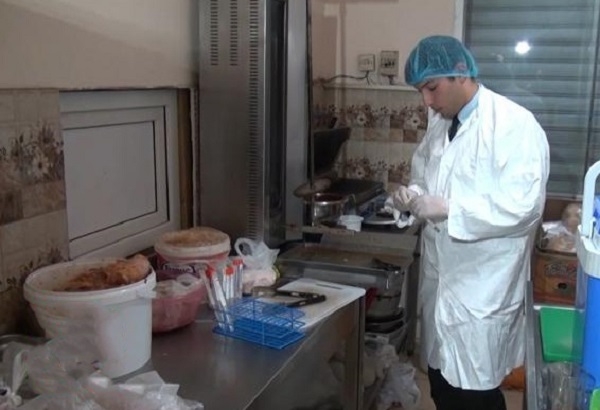 Bakıda 7 tələbənin zəhərləndiyi dönərxanadan iyrənc görüntülər - VİDEO