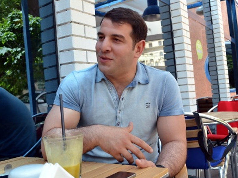 Avtomobili qəzaya uğrayan Elnur Məmmədli: "Məsələni böyütməyin" Avtomobili qəzaya uğrayan Elnur Məmmədli: "Məsələni böyütməyin"