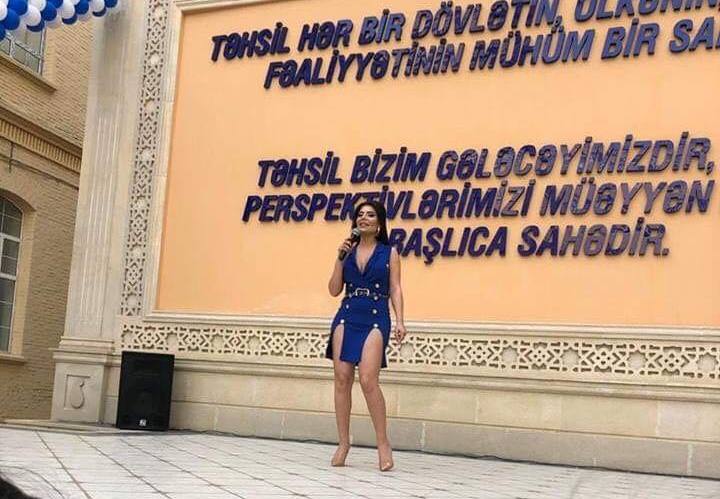 Afaq Aslan tələbələrin qarşısına bu geyimdə çıxdı - FOTOLAR