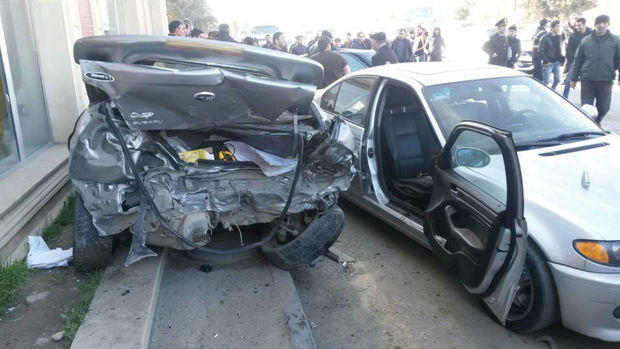 Bakıda yağışlı hava qəzaya səbəb oldu