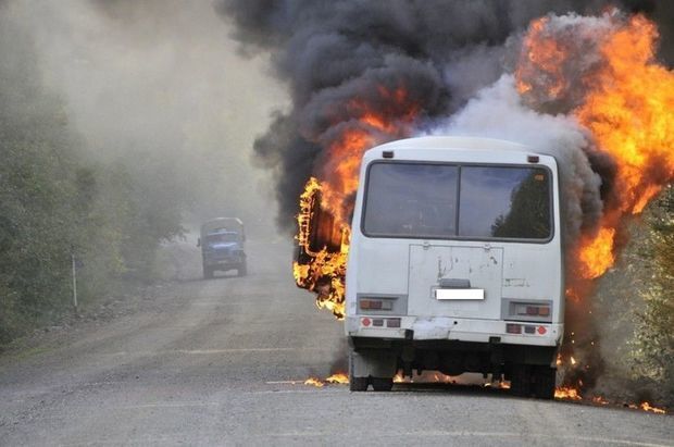 Bakının mərkəzində avtobus yandı