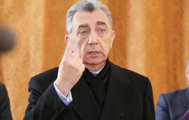 Eldar Əzizov məmurları ciddi cəzalandırdı