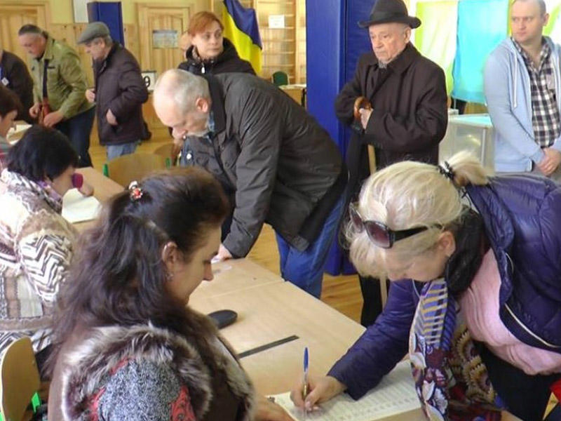 Ukraynada prezident seçkiləri ilə bağlı səsvermə başa çatıb