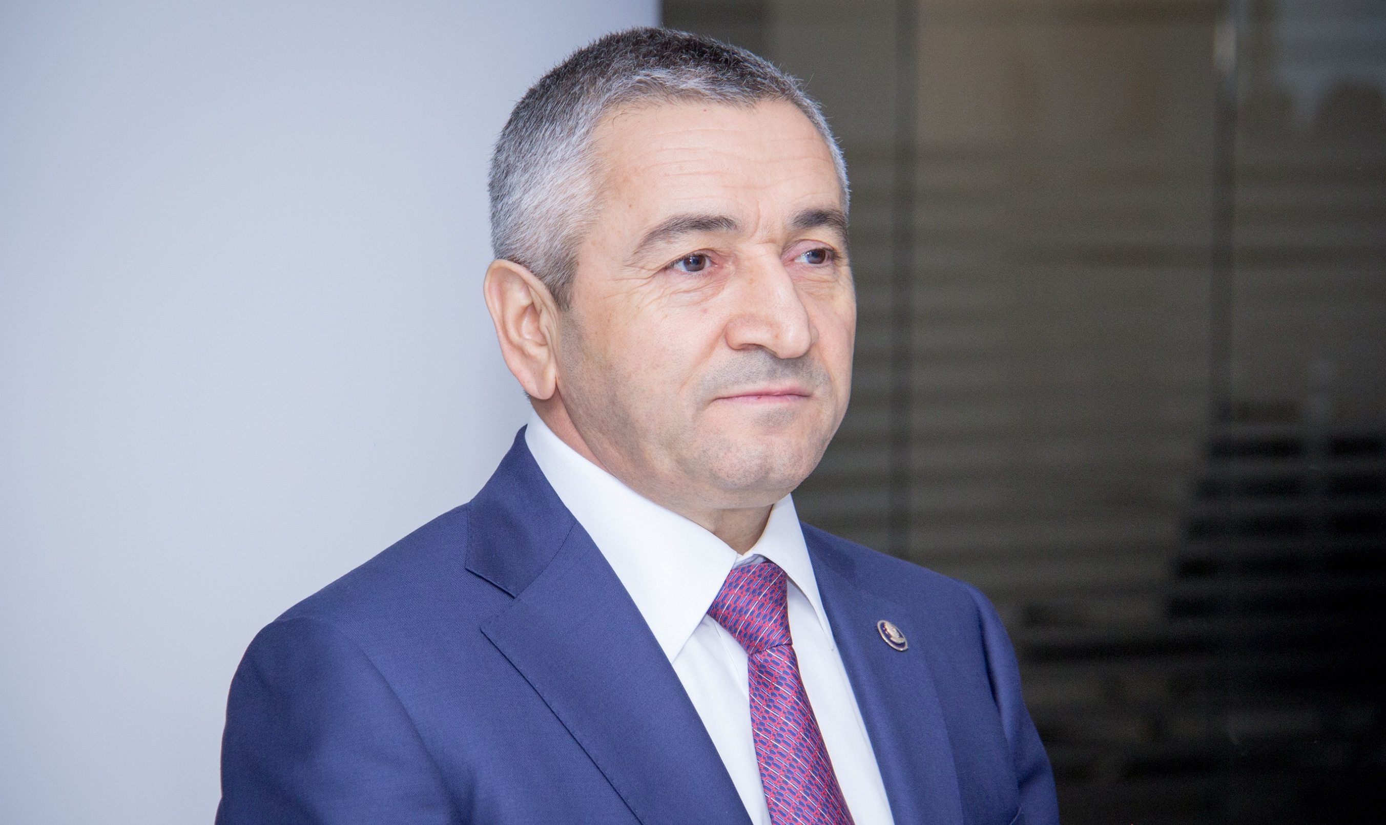 Çılpaq qızların videosunu icra başçısının oğlu yayıb? – Açıqlama