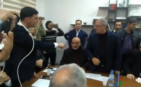 Azərbaycan Xalq Hərəkatının iclasında əlbəyəxa dava -VİDEO