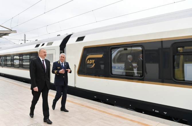 Prezident Bakı-Tbilisi-Qars qatarında - FOTOLAR