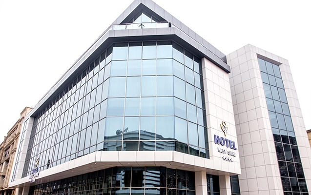 Bakıda otel rəhbəri müəmmalı şəkildə öldü