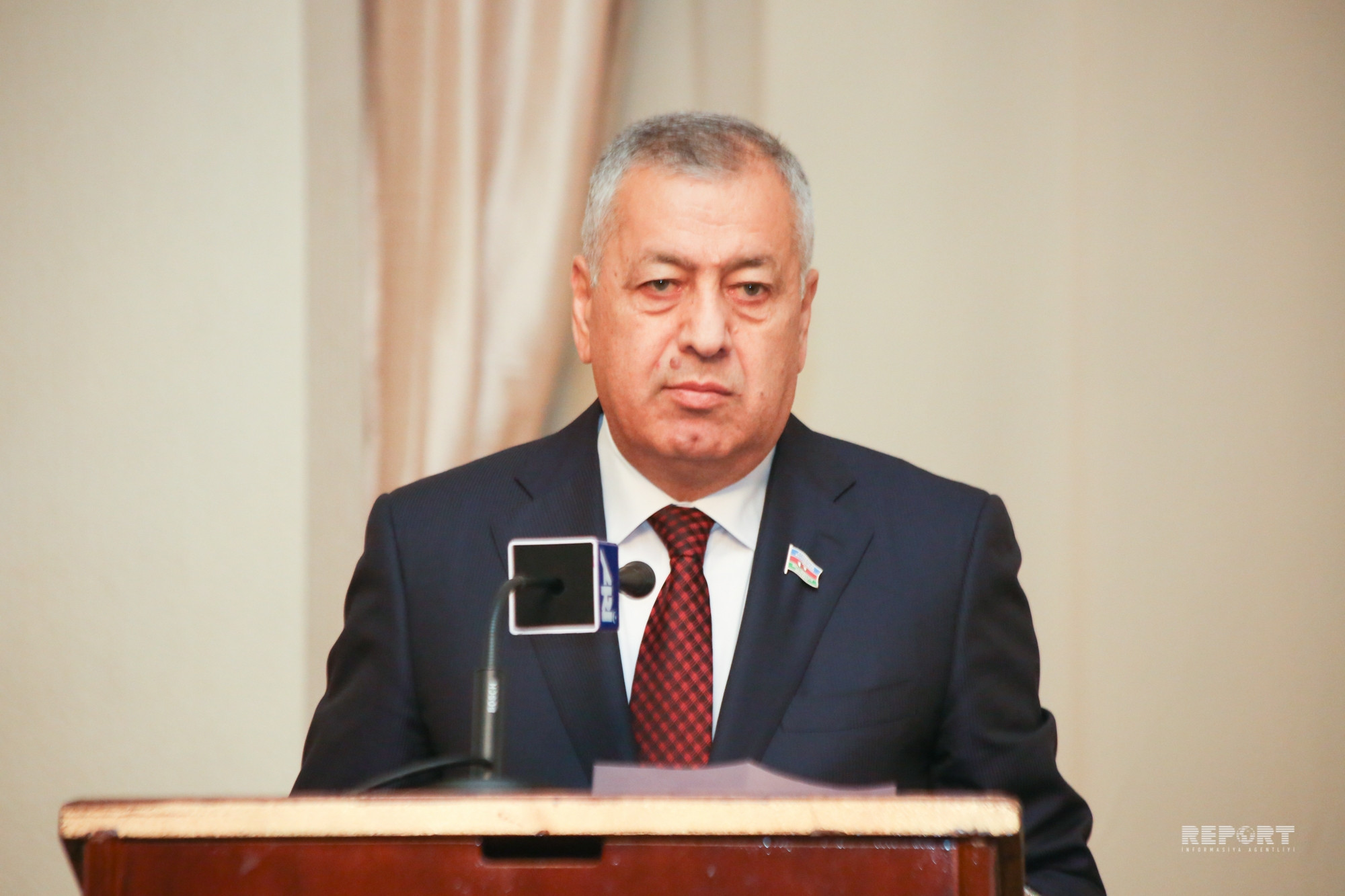"İcra hakimiyyəti orqanları bütün məsələləri tendersiz necə istəyir həll edir" - Vahid Əhmədov