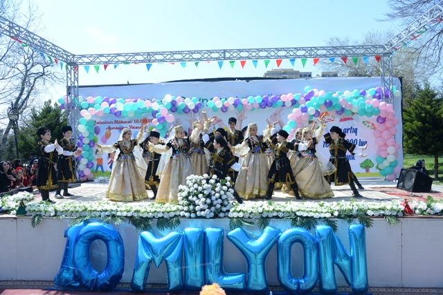Nəsimidə 10 milyonuncu sakinə görə konsert və atəşfəşanlıq olub - Fotolar