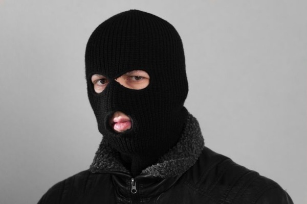 Azərbaycanda maskalı şəxslər 30 yaşlı kişini döydülər
