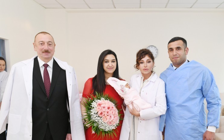 Prezident və birinci xanım Azərbaycanın 10 milyonuncu sakininin valideynləri ilə görüşündən - FOTOLAR