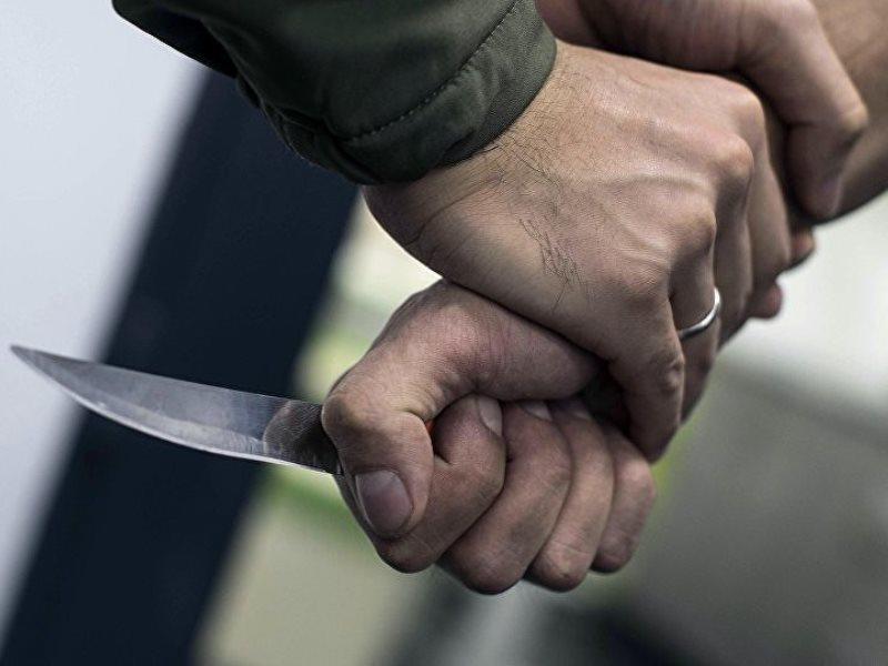 Bakıda keçmiş məhbuslar arasında bıçaqlanma