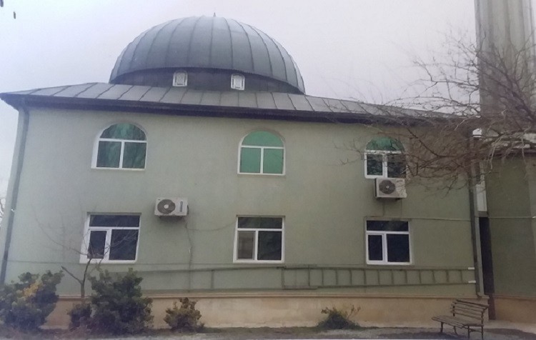 Məsciddə axundun otağından 2300 manat oğurlandı - Bakıda