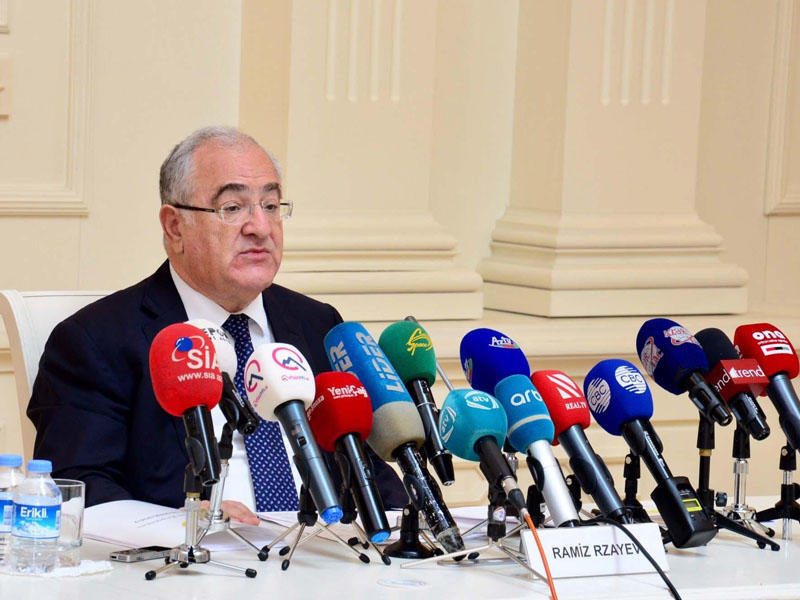 Ramiz Rzayev: "Məhkəmələrdə baxılan problemli kreditlərlə bağlı işlərin icraatı təxirə salınıb"