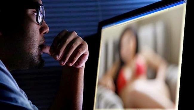 “Facebook”da tanış olduğu qızdan borc aldı, intim fotoları ilə şantaj etdi - TƏFƏRRÜAT