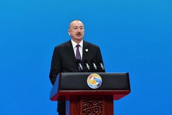 İlham Əliyev Forumun açılışında