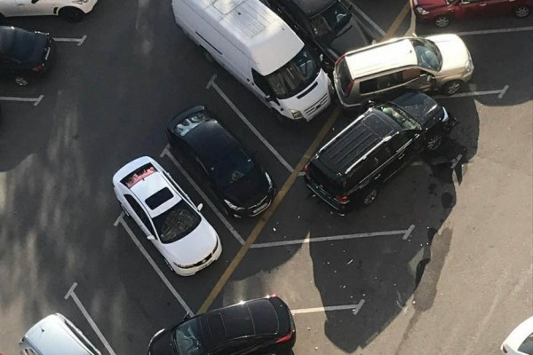 “Land Cruiser”lə 9 maşını əzən “sürücü”nün kimliyi bəlli oldu