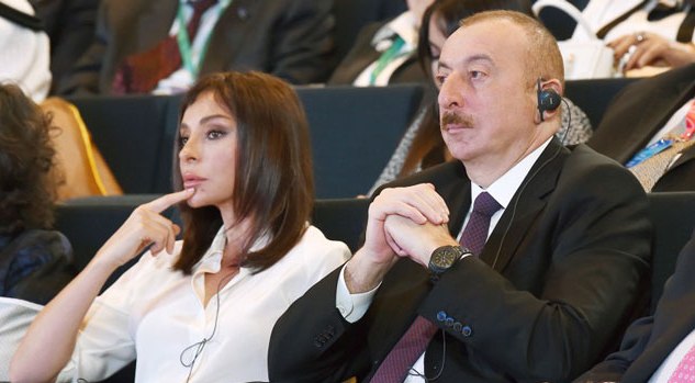Bakıdakı möhtəşəm forumdan - Fotolar