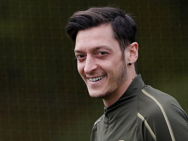 Özil "Arsenal"la bağlı qərarını açıqladı