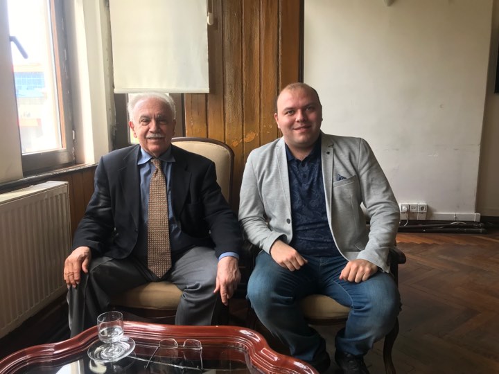 Doğu Perinçek: Ermənilər Paşinyan kimi şoumenlə heç bir problemi həll edə bilməyəcək - ÖZƏL MÜSAHİBƏ