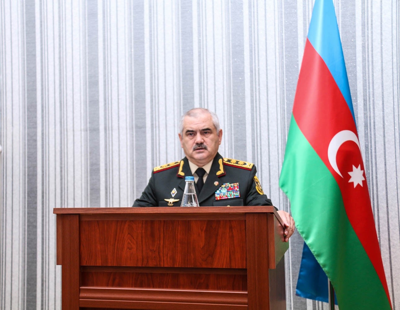 General 3 şöbə və 2 idarə rəisini işdən çıxardı