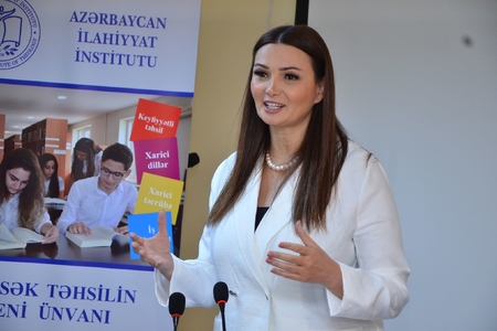 Qənirə Paşayeva təsəvvüf araşdırmaçısı Camalnur Sarqut ilə birgə seminar keçirib