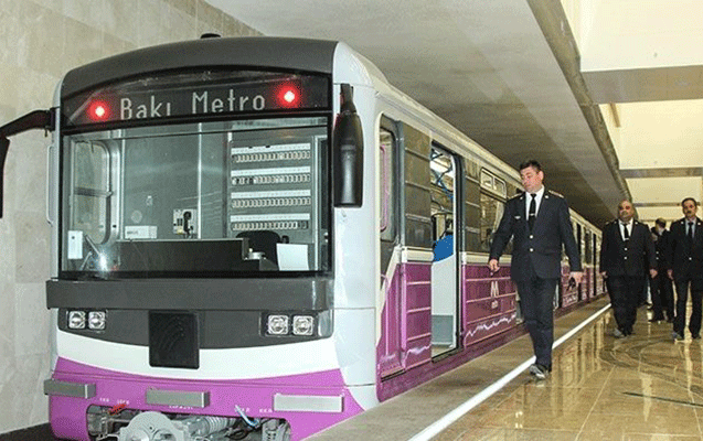 Metroda işıqlar söndü, qatarların hərəkəti dayandı