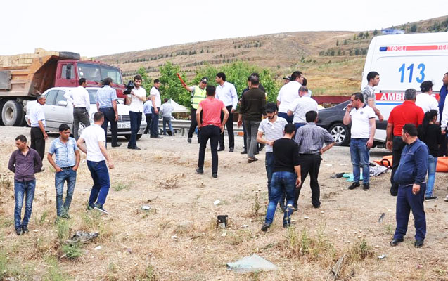 Azərbaycanda faciəvi qəza - Tələbə qız öldü, 10 nəfər yaralandı
