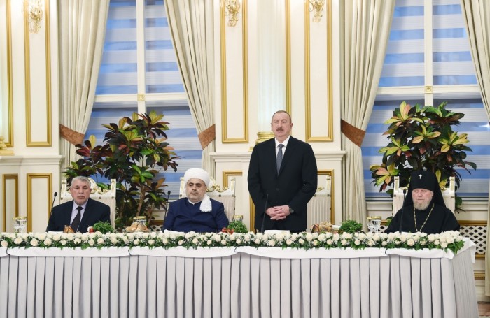 “Şeyxlə Heydər Əliyev çox yaxın olublar” - Prezident