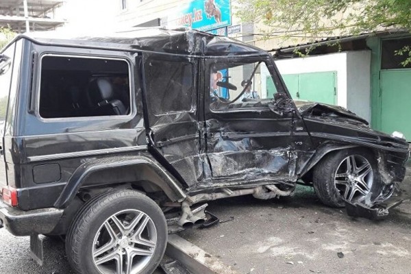 Bakıda "Galenwagen"nin sürücüsü belə qəza törətdi - VİDEO