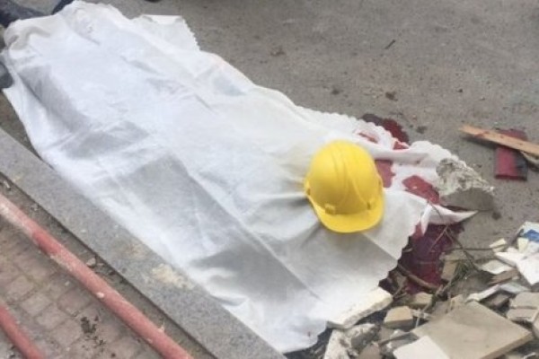 “Yeddi gözəl” yaşayış kompleksində fəhlə öldü