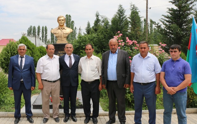 Şəmkirdə şəhid Ələmdar Ələkbərovun büstünün açılışı olub - Fotolar