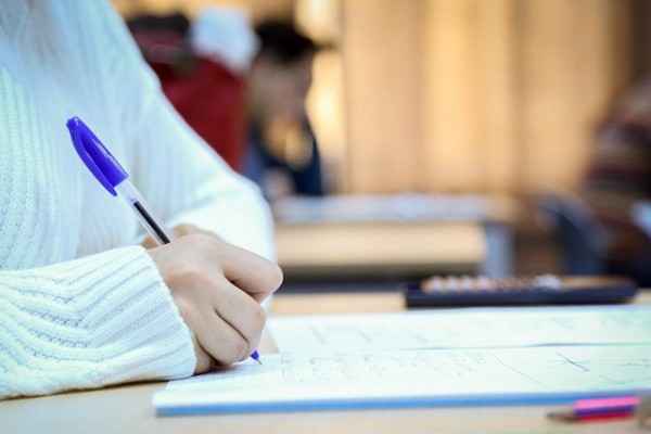 Bu gün 37 mindən çox şagird buraxılış imtahanı verir