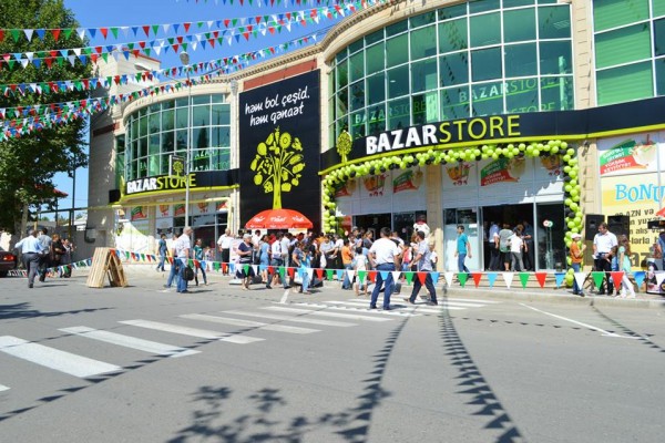 “Bazarstore”da müştərinin 30 min manatlıq qızılları oğurlandı