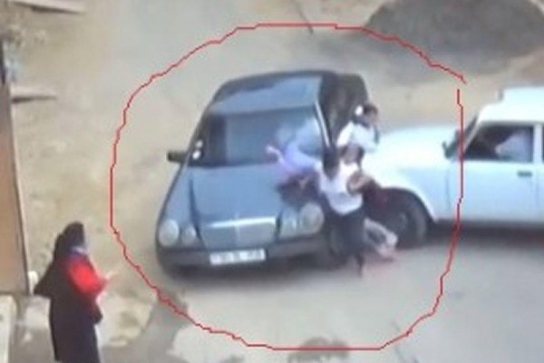 Məktəbliləri vuran taksi sürücüsünün 83 yaşı olub - RƏSMİ