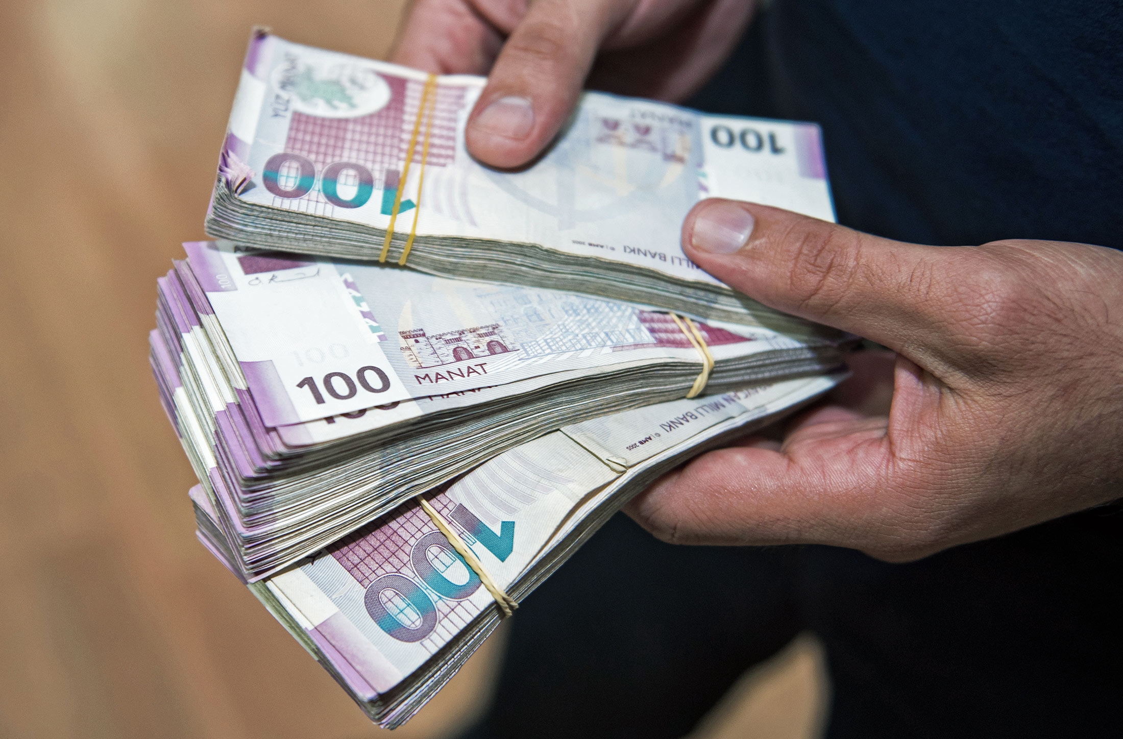 Azərbaycanda bu şəxslər 1824 AZN maaş alacaq
