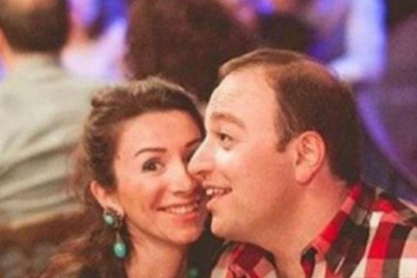 Art-direktor arvadını sürüyərək balkona çıxarıb, aşağı atıb
