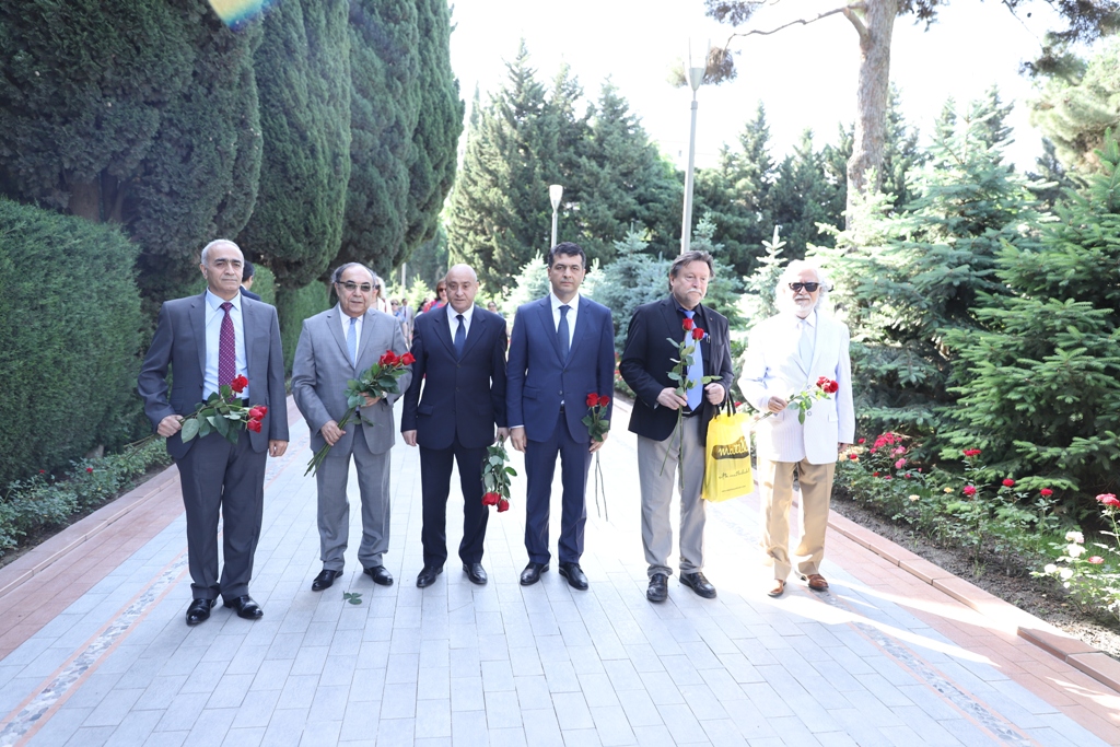 “Müasir dilçiliyin aktual problemləri” adlı beynəlxalq elmi konfrans keçirilib – FOTO