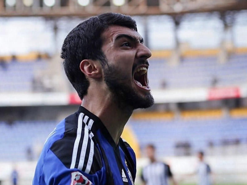 Mahir ilk dəfə “Əmrəli” soyadı ilə meydanda
